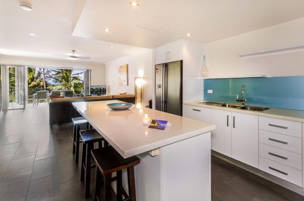Island Views Beachfront Apartments Palm Cove Eksteriør bilde