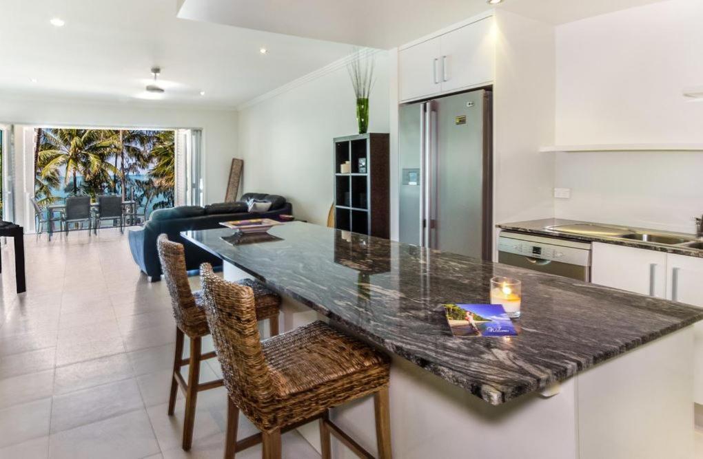 Island Views Beachfront Apartments Palm Cove Eksteriør bilde