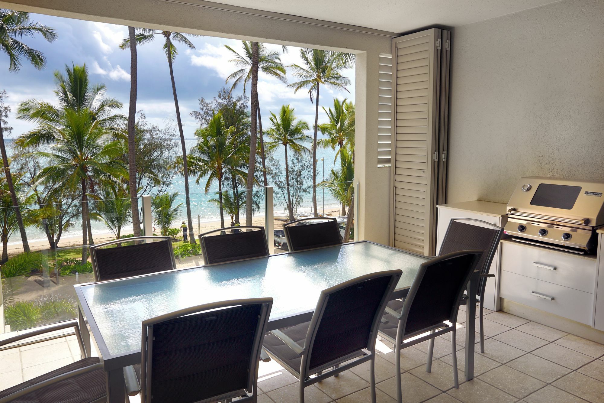 Island Views Beachfront Apartments Palm Cove Eksteriør bilde