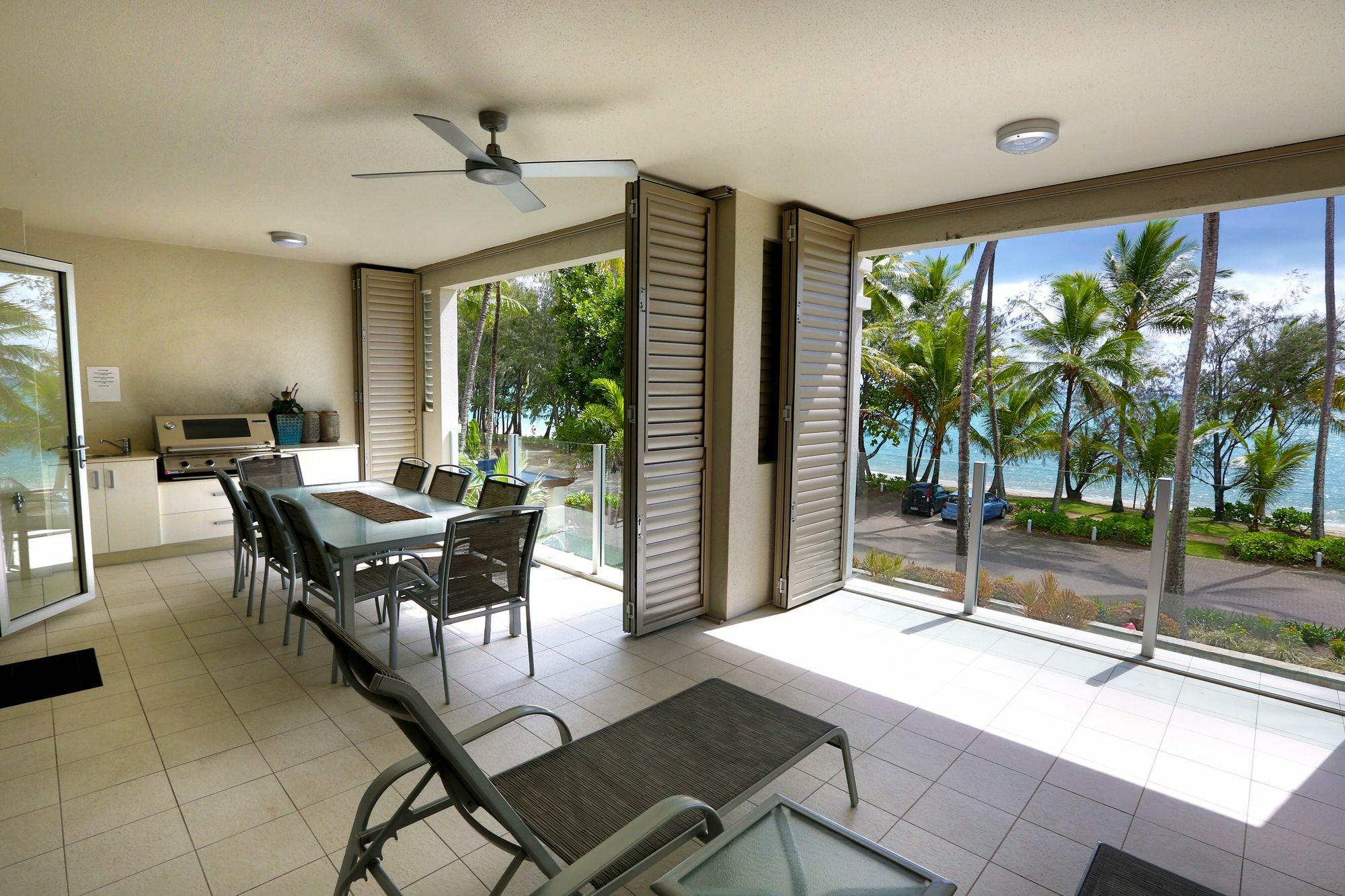 Island Views Beachfront Apartments Palm Cove Eksteriør bilde