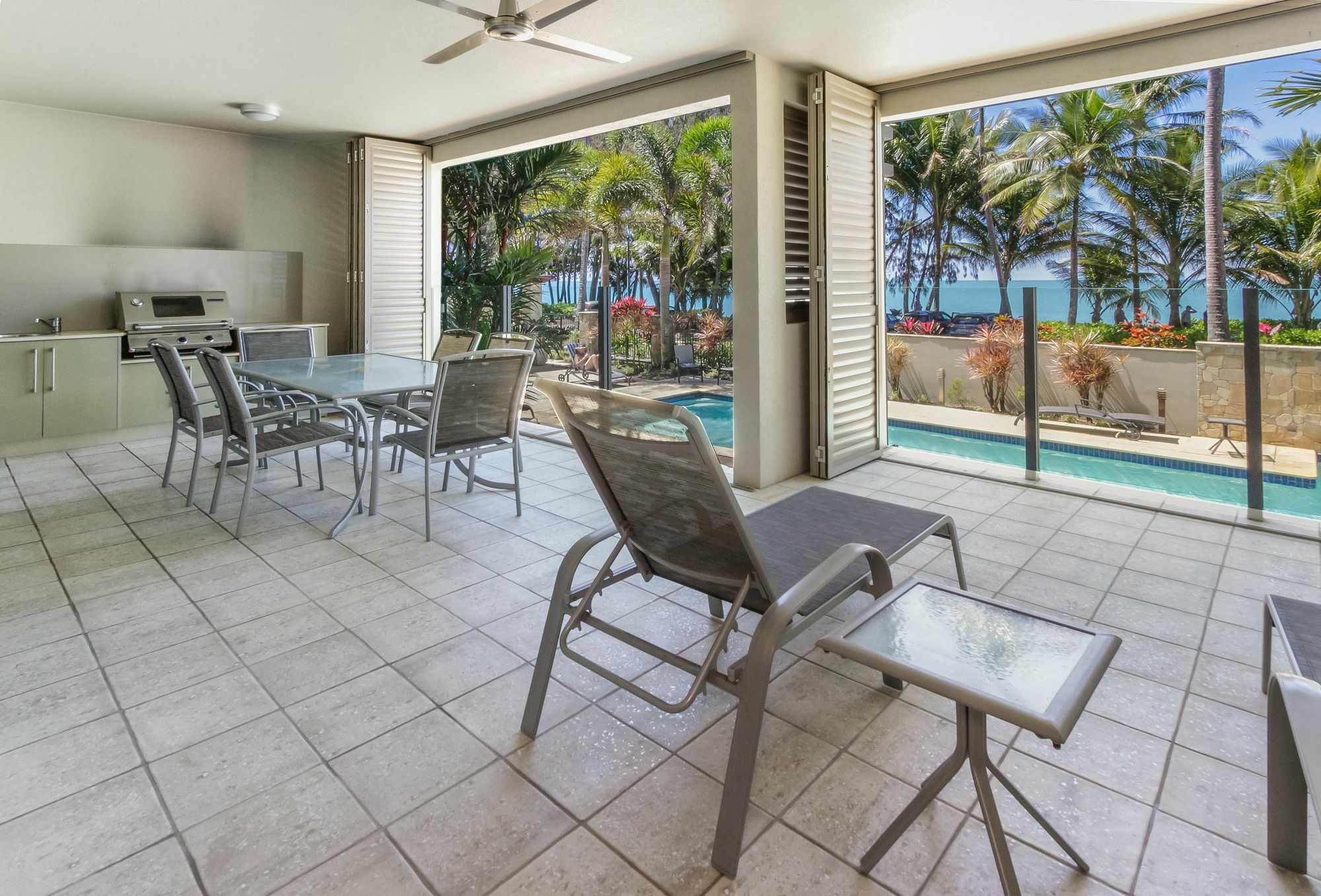 Island Views Beachfront Apartments Palm Cove Eksteriør bilde